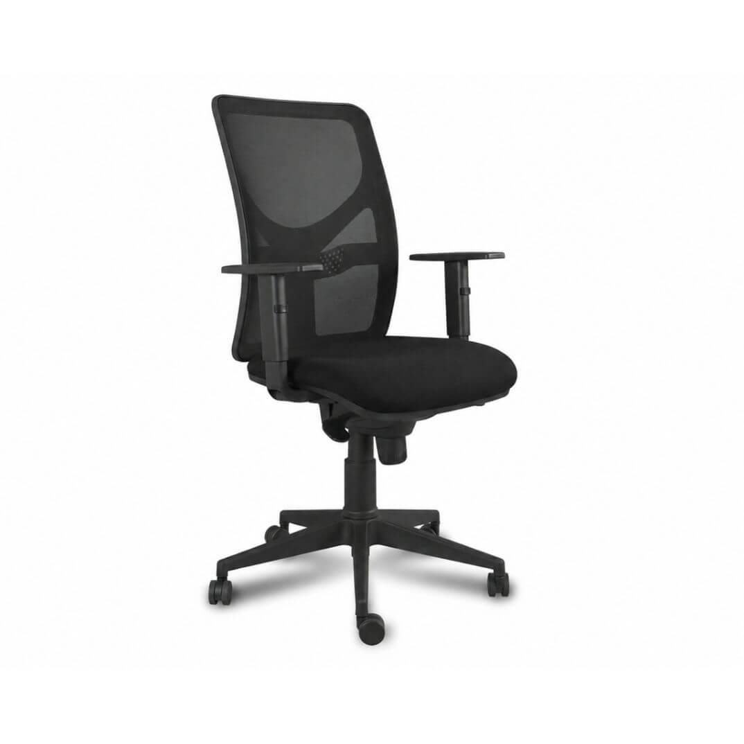Silla XARLY con brazos 1D, respaldo malla y trasla